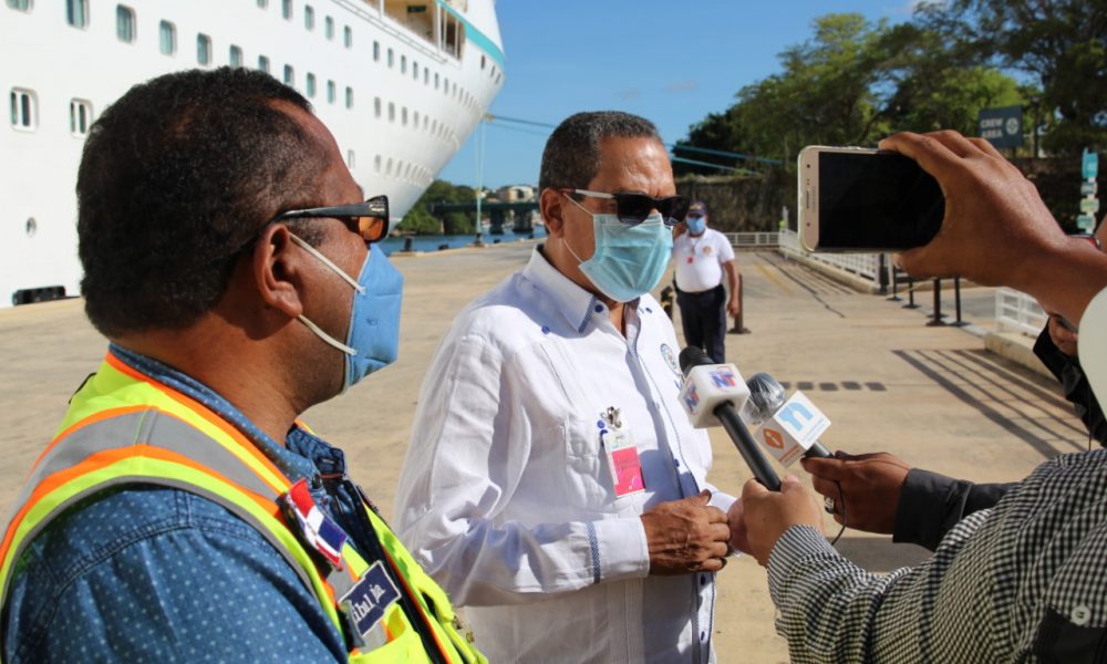 Autoridad Portuaria recibe en el Puerto de La Romana tripulantes dominicanos varados en altamar