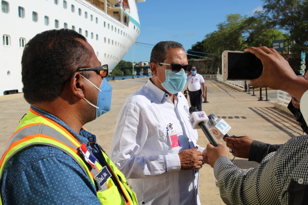 Autoridad Portuaria recibe en el Puerto de La Romana tripulantes dominicanos varados en altamar