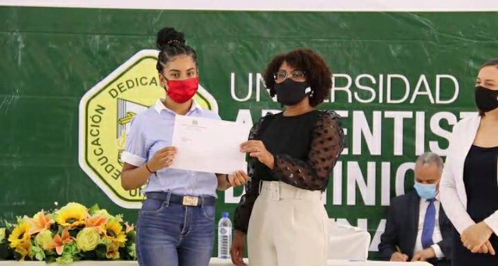 Video | Senador Félix Nova entrega 177 ayudas universitarias a estudiantes de la UNAD