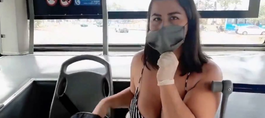 Escándalo en Colombia: grabaron un video porno en un bus público en plena cuarentena