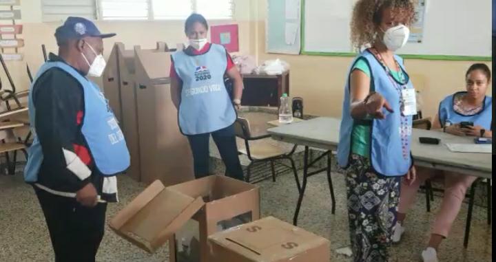 Video | Inician conteos en mesas electorales del Colegio Don Bosco