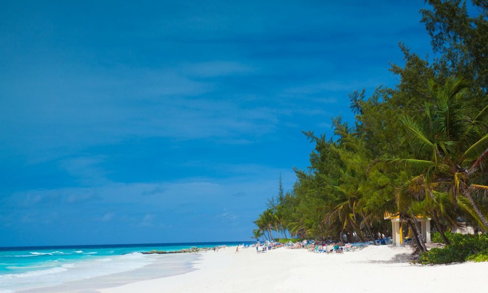 Teletrabajar un año desde el Caribe: Barbados ofrece un visado especial para impulsar el turismo ante la pandemia