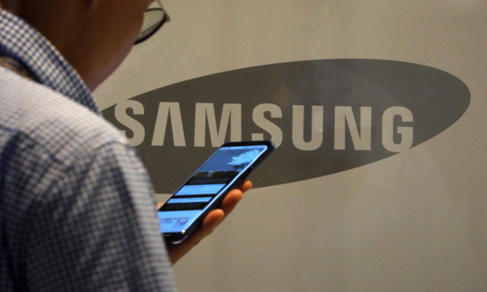 Samsung podría empezar a vender 'smartphones' sin cargador en la caja