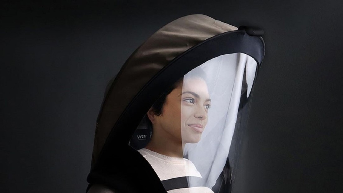 Diseñan un protector facial similar a un casco de astronauta con sistemas de purificación de aire