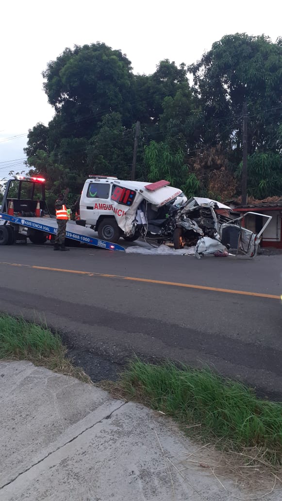 Una persona resulta muerta en accidente de ambulancia 911