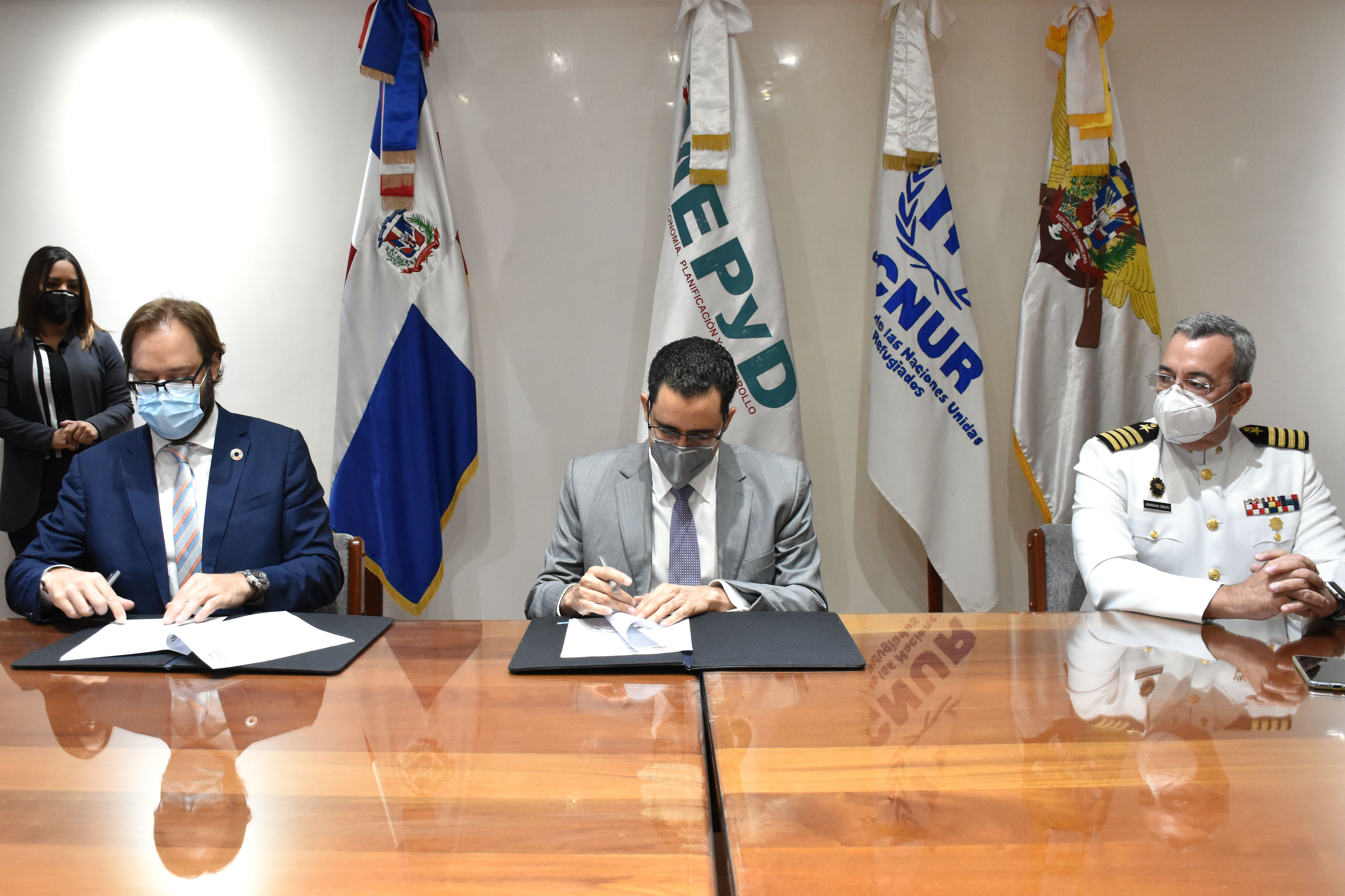 Gobierno Dominicano recibe 25 unidades de alojamiento temporal de la ACNUR