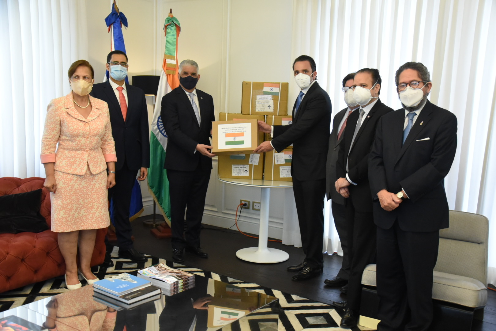 Canciller Vargas recibe un millón de medicamentos, materiales y equipos donados por la India para combatir el COVID-19