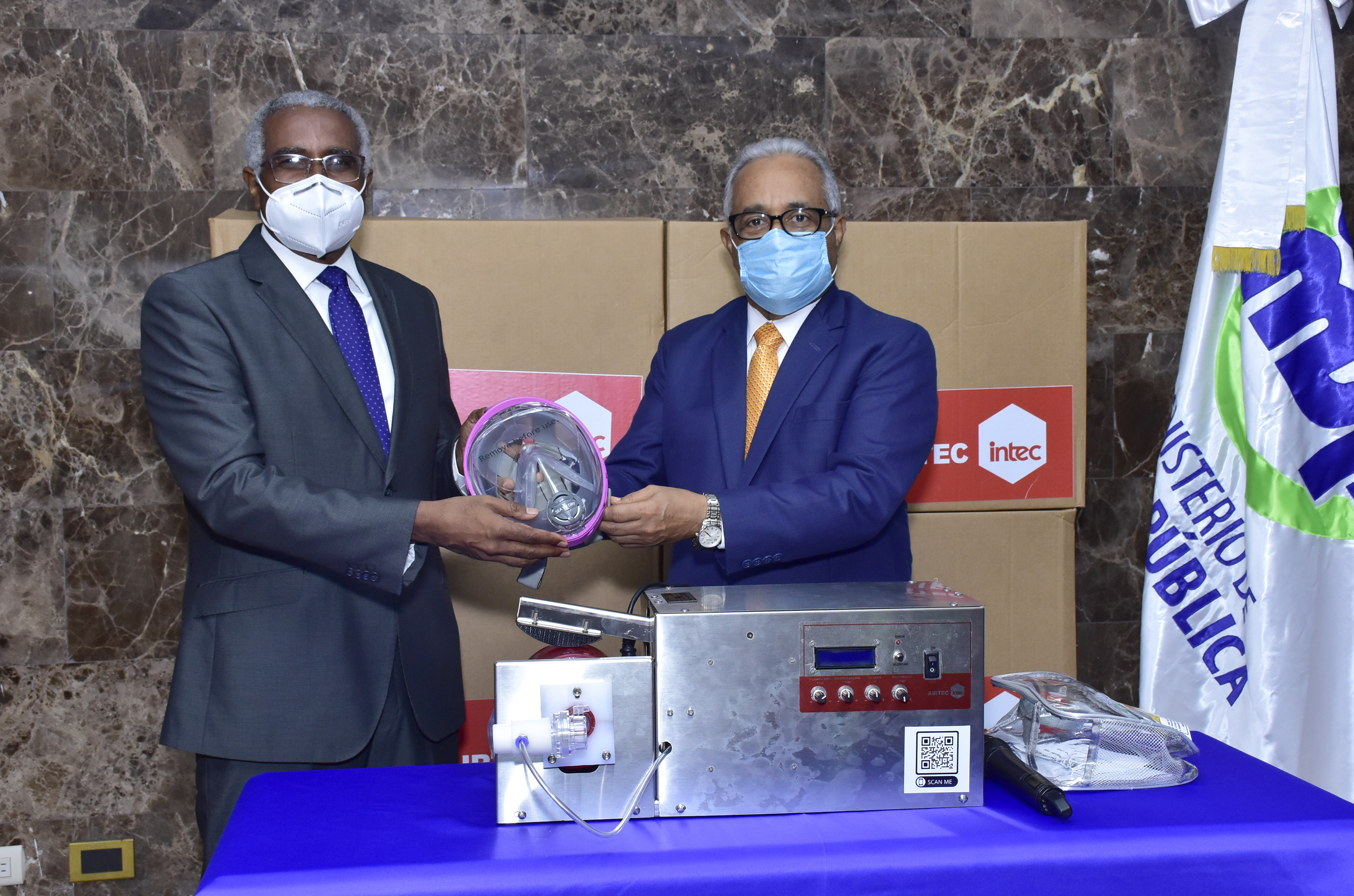 INTEC entrega 38 ventiladores al Ministerio de Salud Pública