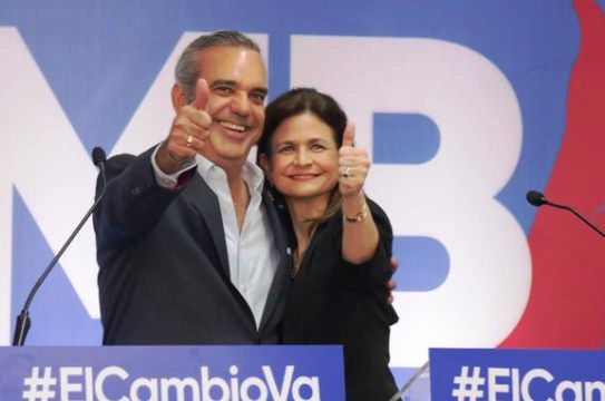 Luis Abinader y Raquel Peña votarán a las 8:00 AM y 8:30 AM; PRM informa hora y lugar de candidatos y dirigentes