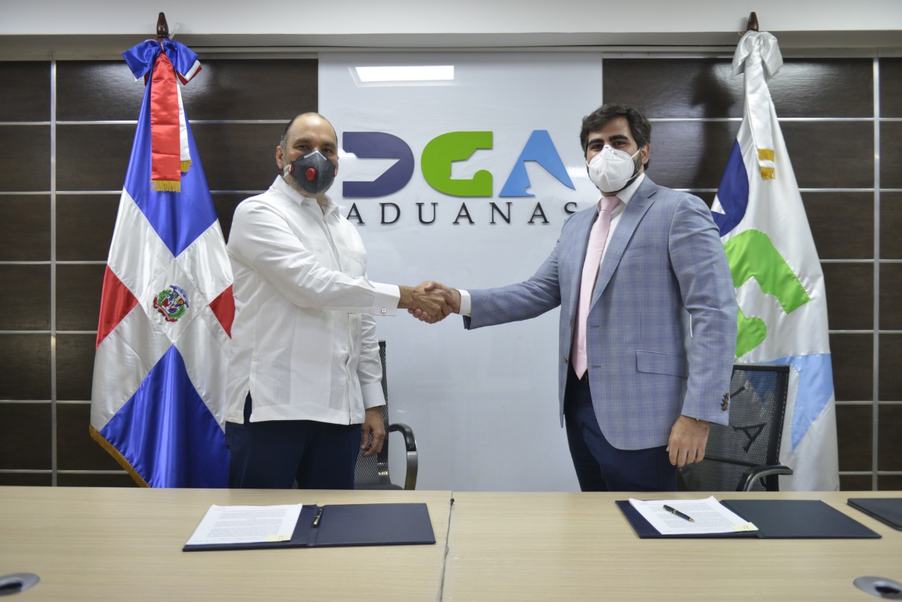 Aduanas y DR-TRADE firman acuerdo para mejorar cadena logística