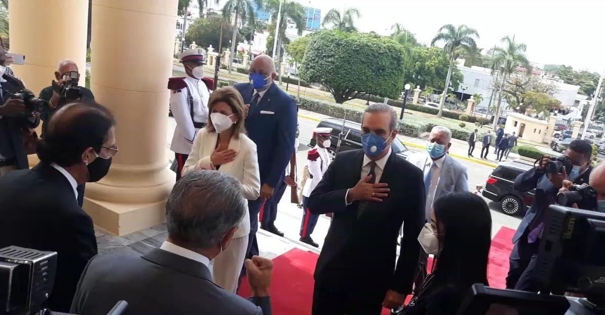 Video | Danilo Medina y presidente electo Luis Abinader se reúnen en Palacio