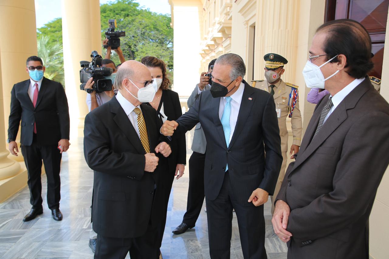 Videos | Expresidente Hipólito Mejía se reúne con Danilo Medina en el Palacio Nacional