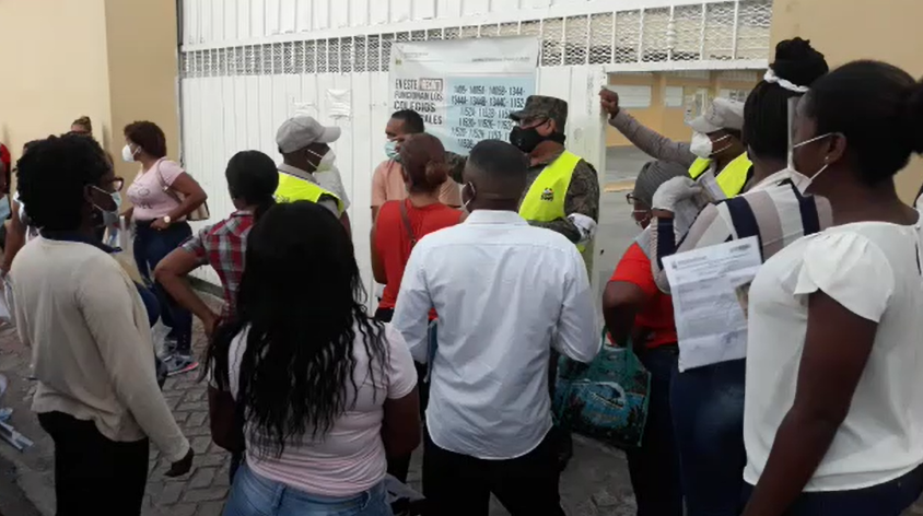 Video | Preocupación en recinto electoral Leoncio Manzueta, denuncia violación protocolo distanciamiento