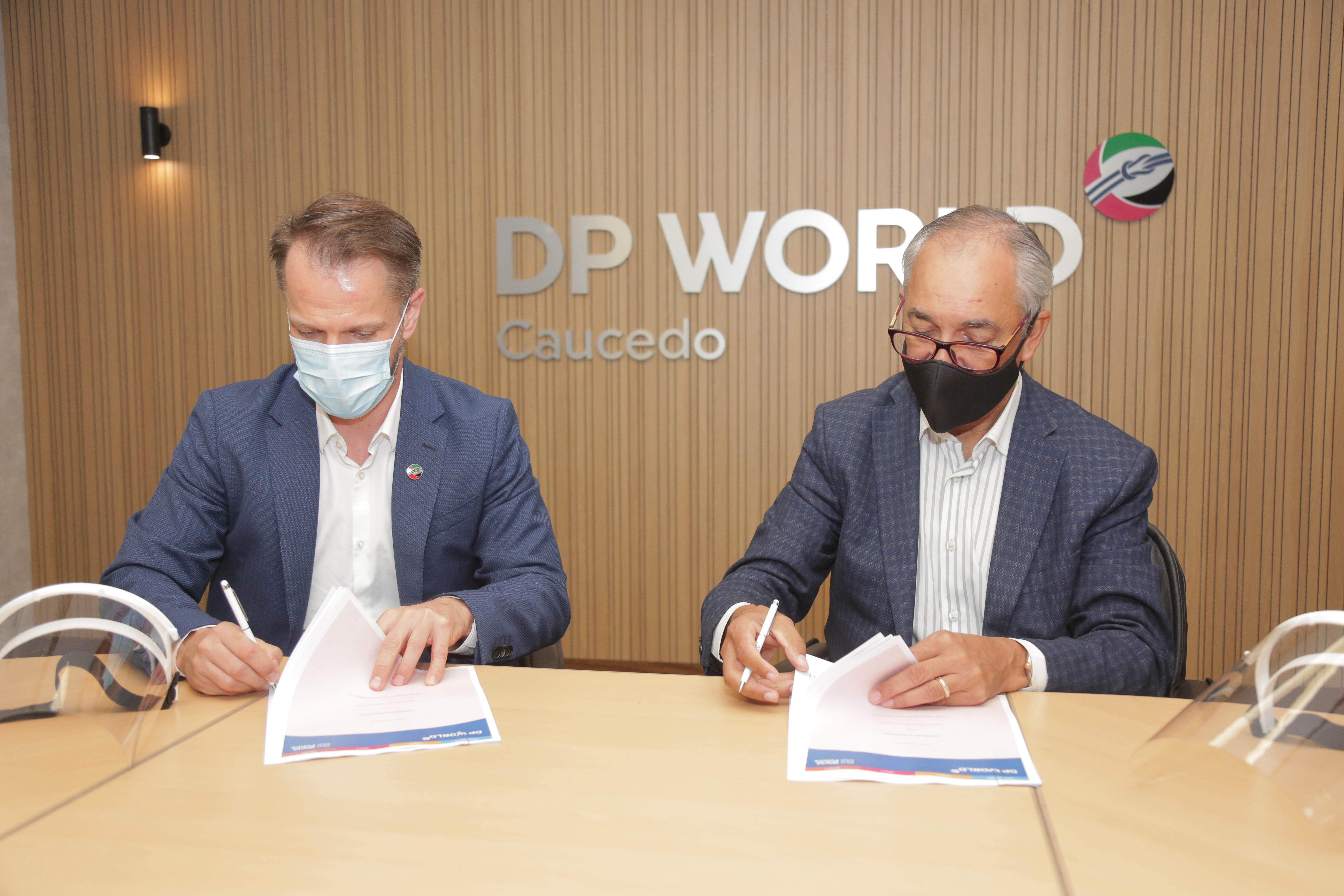 DP World Caucedo y Parque Cibernético de SD formalizan alianza para producir equipos de protección personal