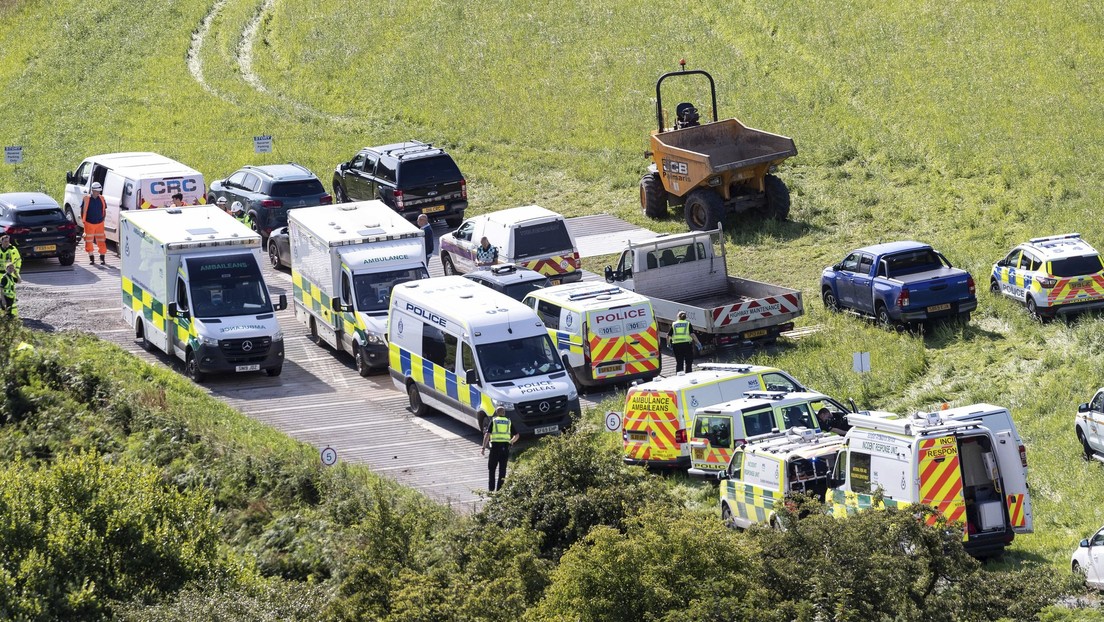 Tres personas mueren y seis resultan heridas por el descarrilamiento de un tren en Reino Unido
