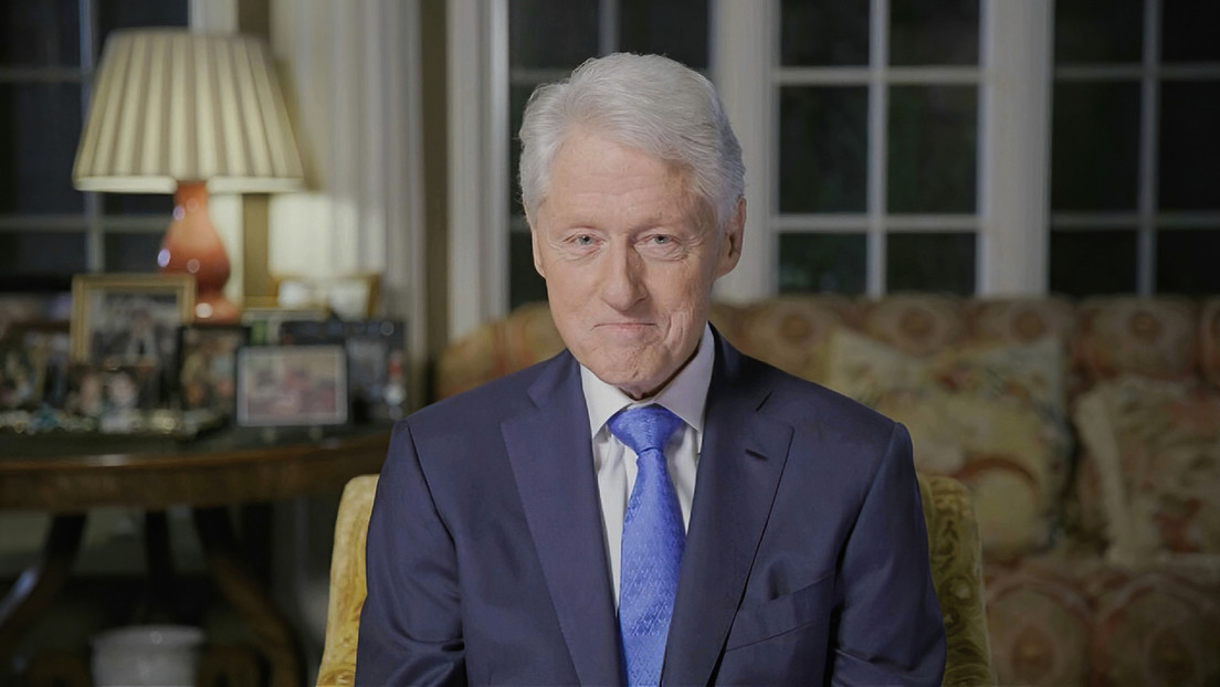 Salen a la luz imágenes de Bill Clinton siendo masajeado por una supuesta víctima sexual de Jeffrey Epstein