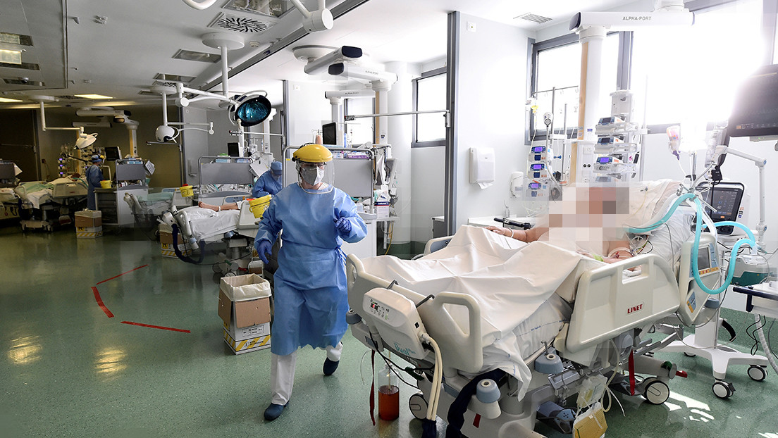 Tres positivos por covid-19 muerden a personal médico intentando huir de un hospital en Italia