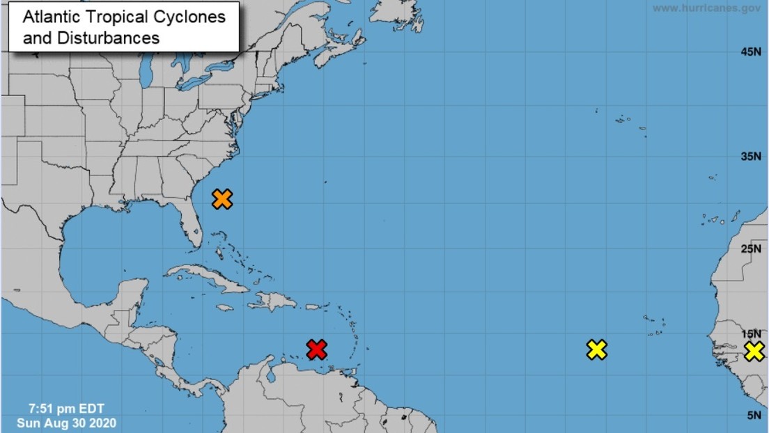El Centro Nacional de Huracanes de EE.UU. advierte de "un cuarteto de sistemas" en el Atlántico, dos de ellos pueden provocar depresiones tropicales