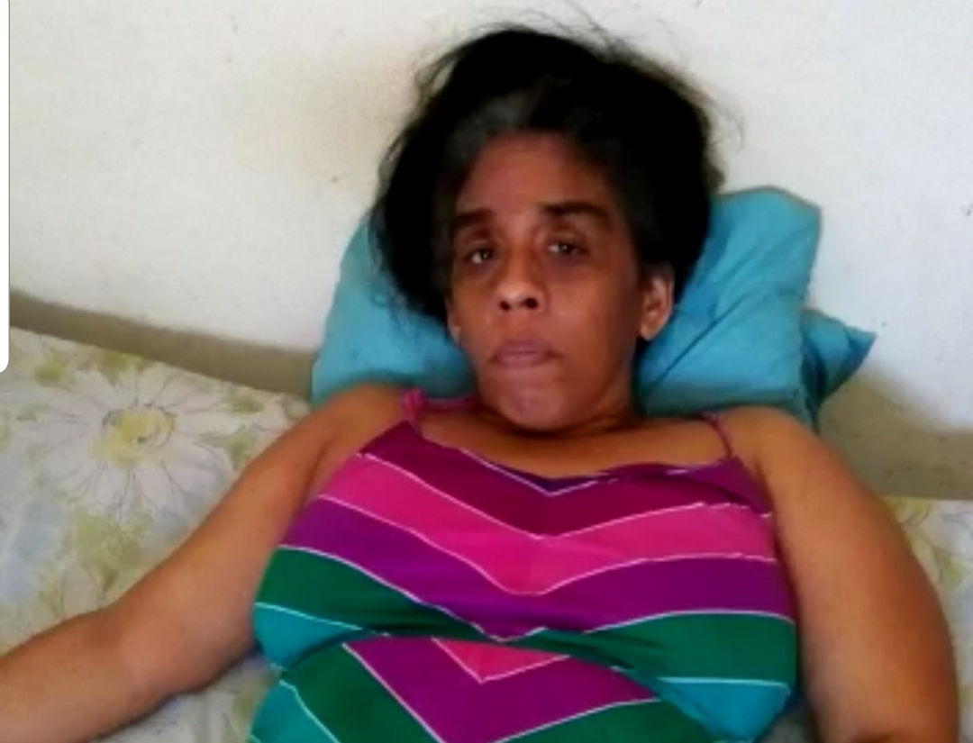Video | Mujer postrada en una cama clama por una ayuda para que no la desalojen de la vivienda