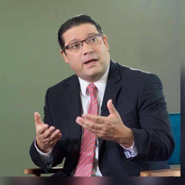 Abinader designa a Eduardo Sanz como director General de Aduanas