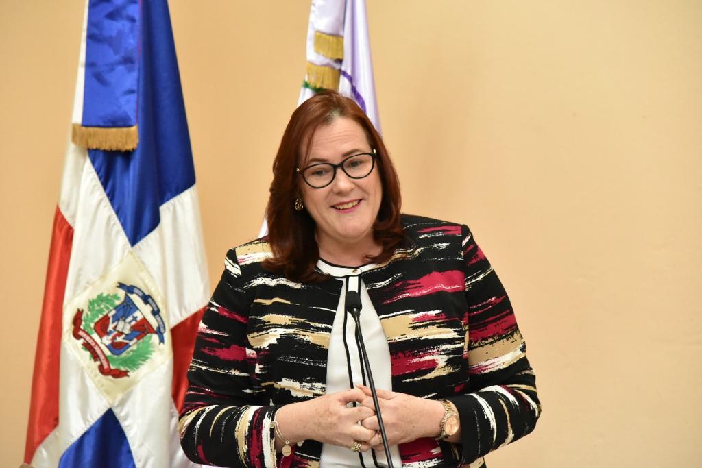 Janet Camilo presenta memoria al frente del ministerio de la Mujer