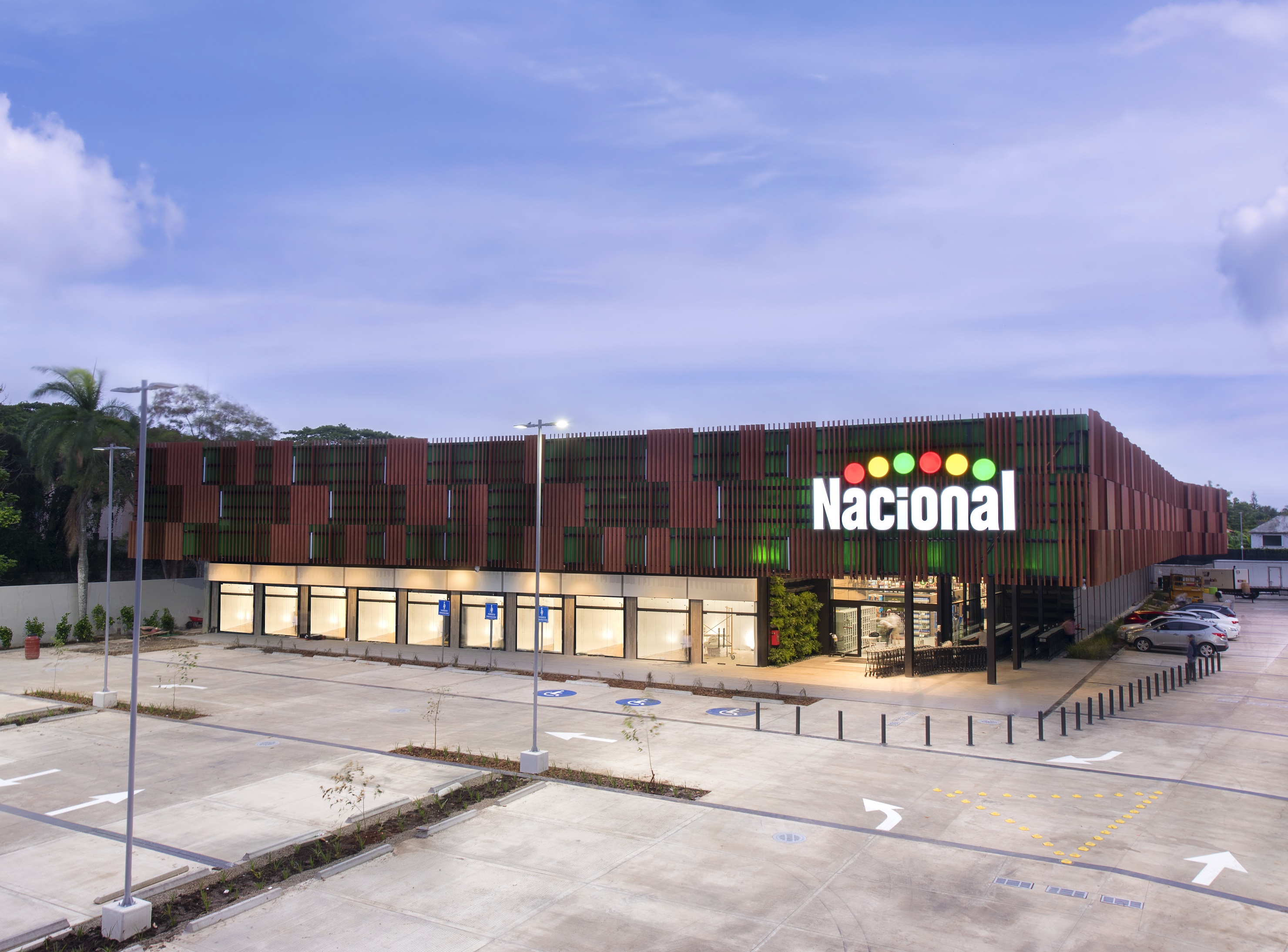 Supermercados Nacional abre su tercera sucursal en Santiago