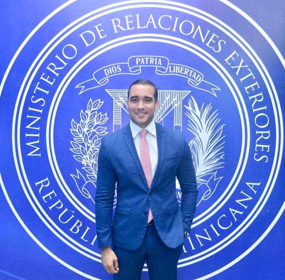 Luis Abinader designa a José Julio Gómez como Viceministro de Relaciones Exteriores
