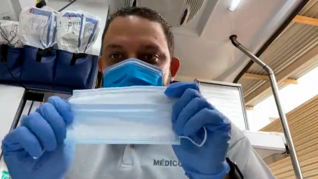 "¿Usted qué prefiere?": Un médico cubano que trabaja en España explica en un video viral cuál es la alternativa a ponerse la mascarilla