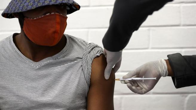 Rusia concluye las pruebas clínicas de su primera vacuna contra la Covid-19