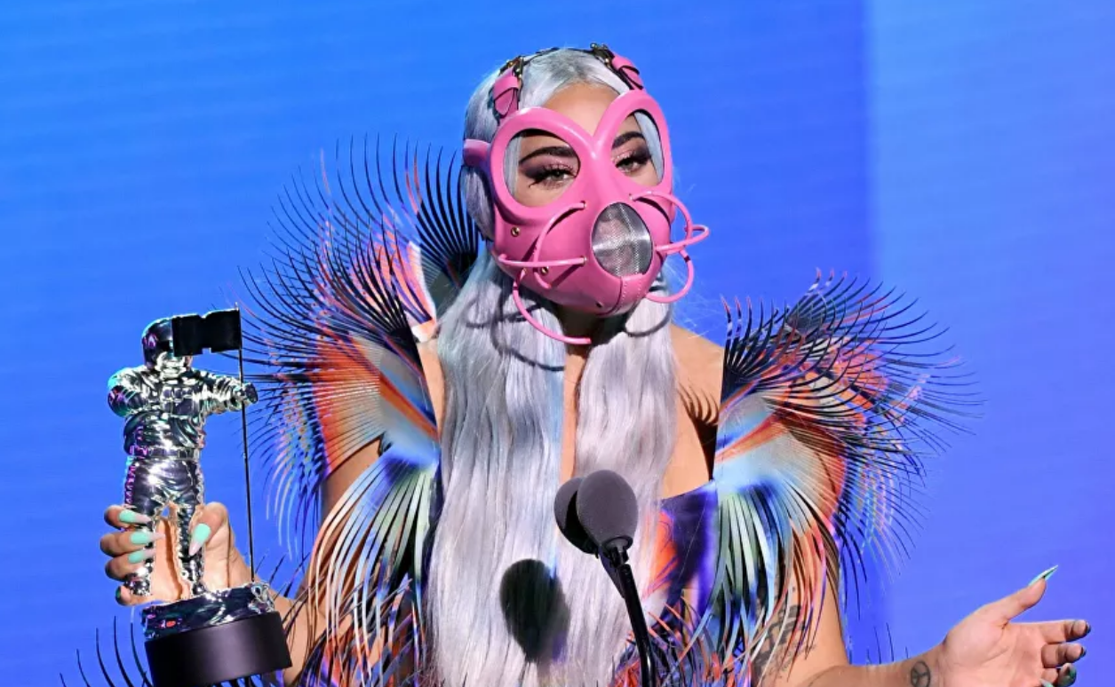 The Weeknd en las alturas y las mascarillas de Lady Gaga: los momentos que marcaron los VMA 2020 | Fotos, vídeos