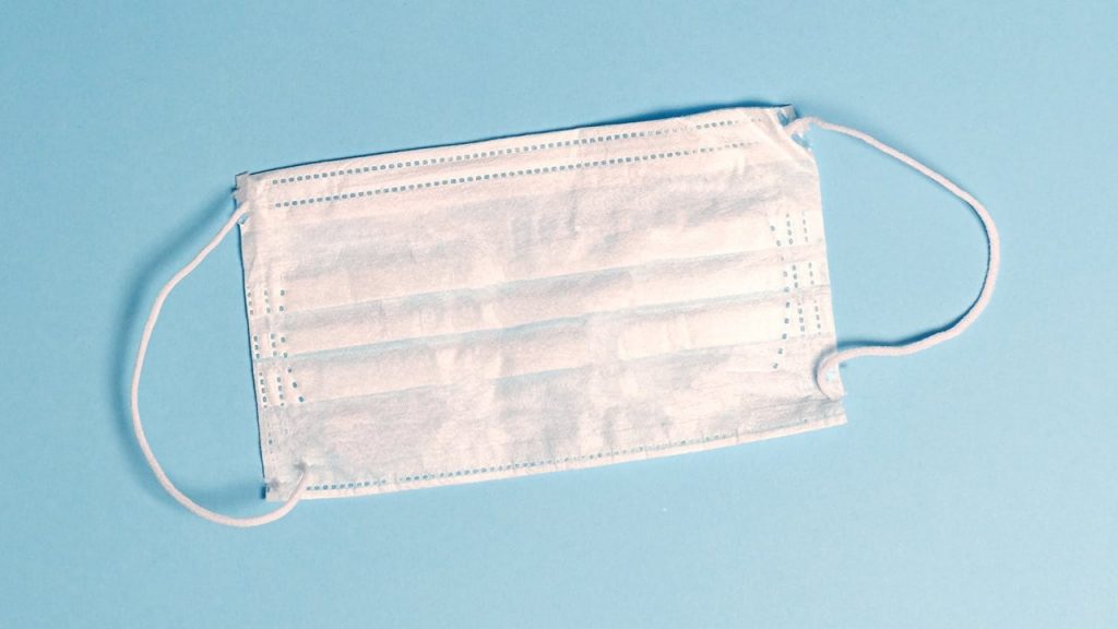 Los cubrebocas de tela sí son eficaces para frenar la pandemia… si todos lo usan: estudio