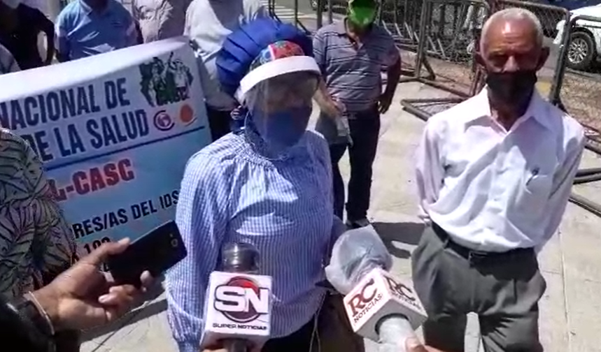 Video | Realizan protesta frente al Palacio para exigir pensión y reubicación de trabajadores del antiguo IDSS