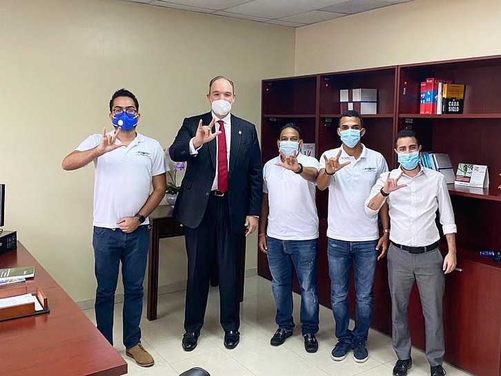 Senador José del Castillo apoyará proyecto de lenguaje de señas
