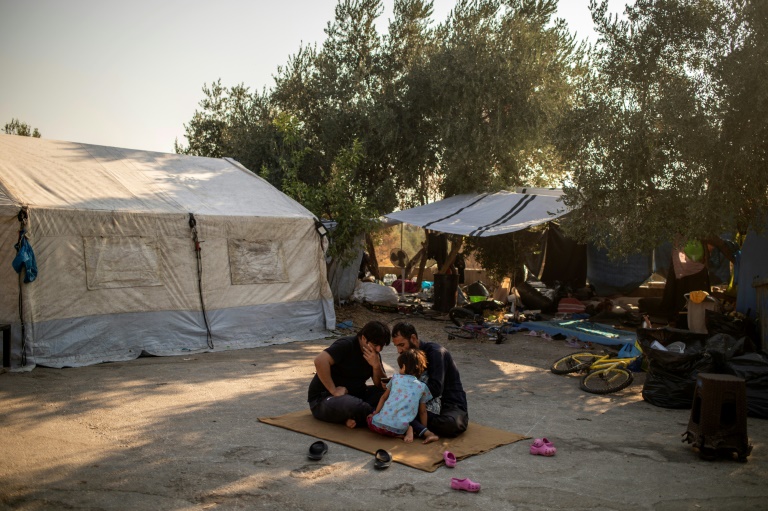 Grecia afirma que un nuevo campo para migrantes en Lesbos estará listo "en cinco días"