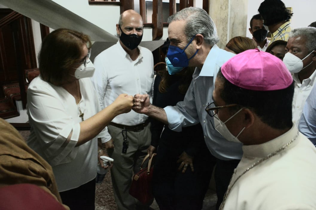 Presidente Abinader se reúne con obispo de San Pedro de Macorís monseñor Santiago Rodríguez