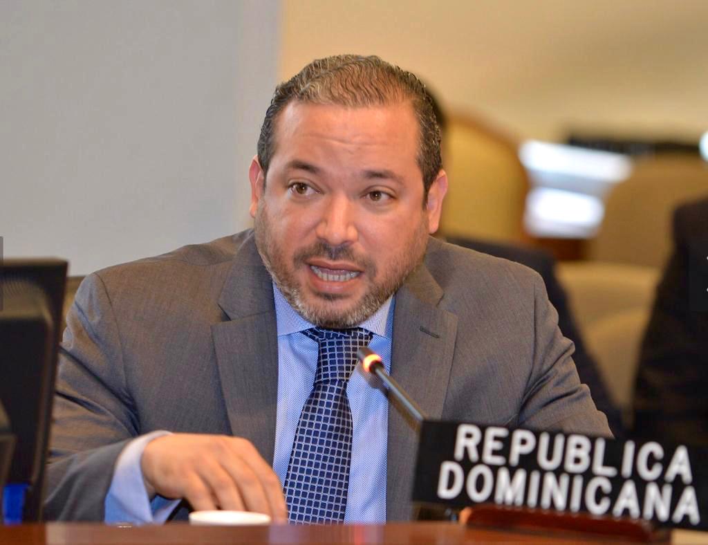 Edward Pérez queda designado Representante de RD ante Autoridad Internacional de Fondos Marinos