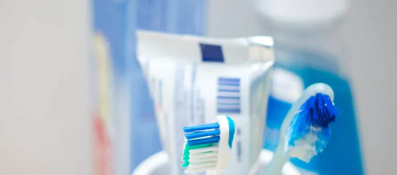¿Cuál es el verdadero significado del código de colores en los tubos de pasta de dientes?