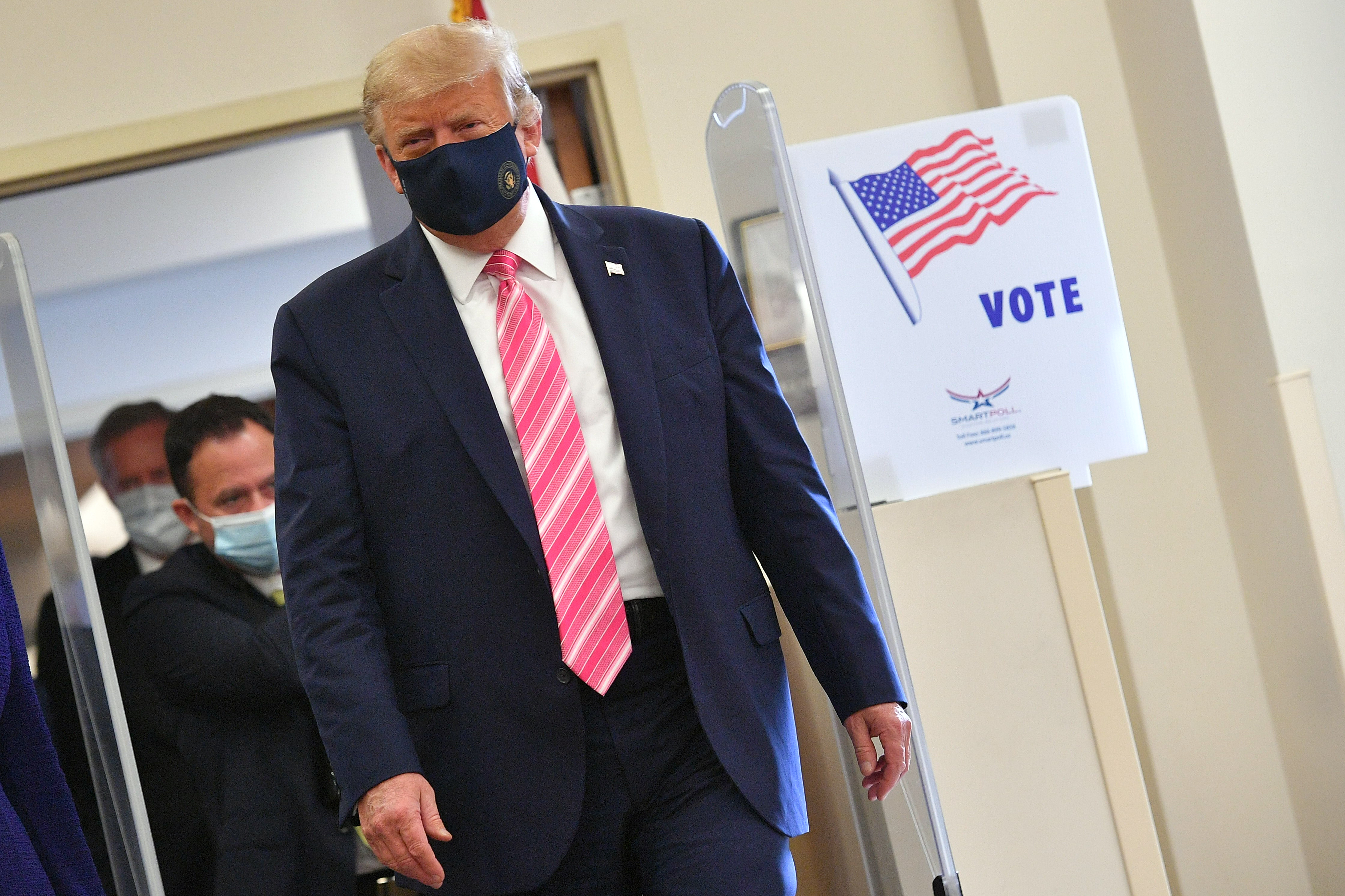 Trump emite voto anticipado en Florida y acelera la campaña sin perder el optimismo