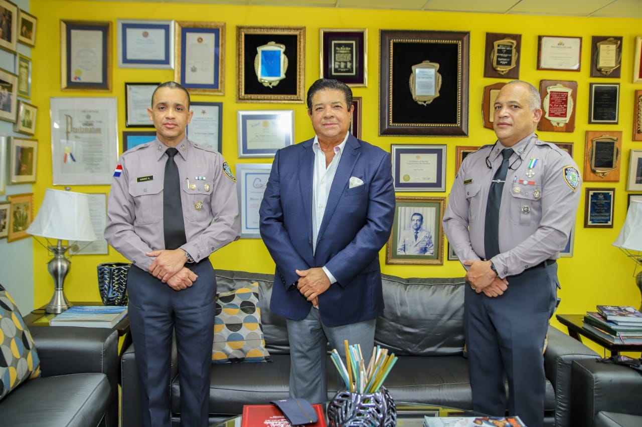 Director Policía Nacional visita presidente Grupo Súper Canal