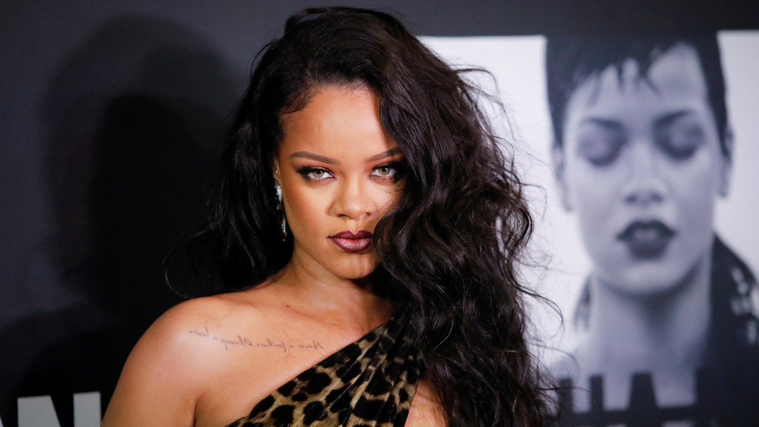 Video | Rihanna usa una canción que incluía textos islámicos en su desfile de lencería y se ve obligada a disculparse