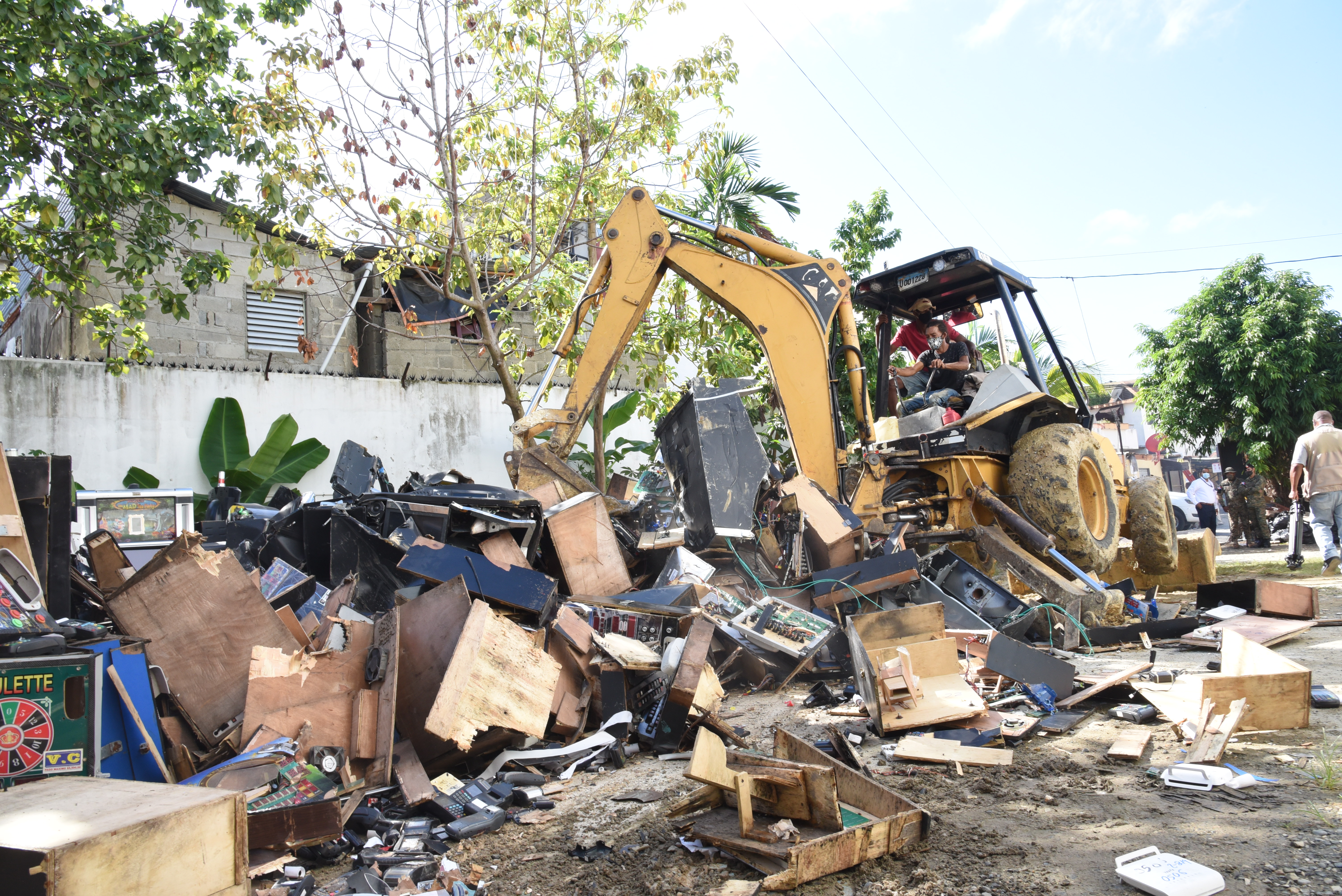 Hacienda destruye 284 máquinas tragamonedas y más de 2 mil equipos confiscados