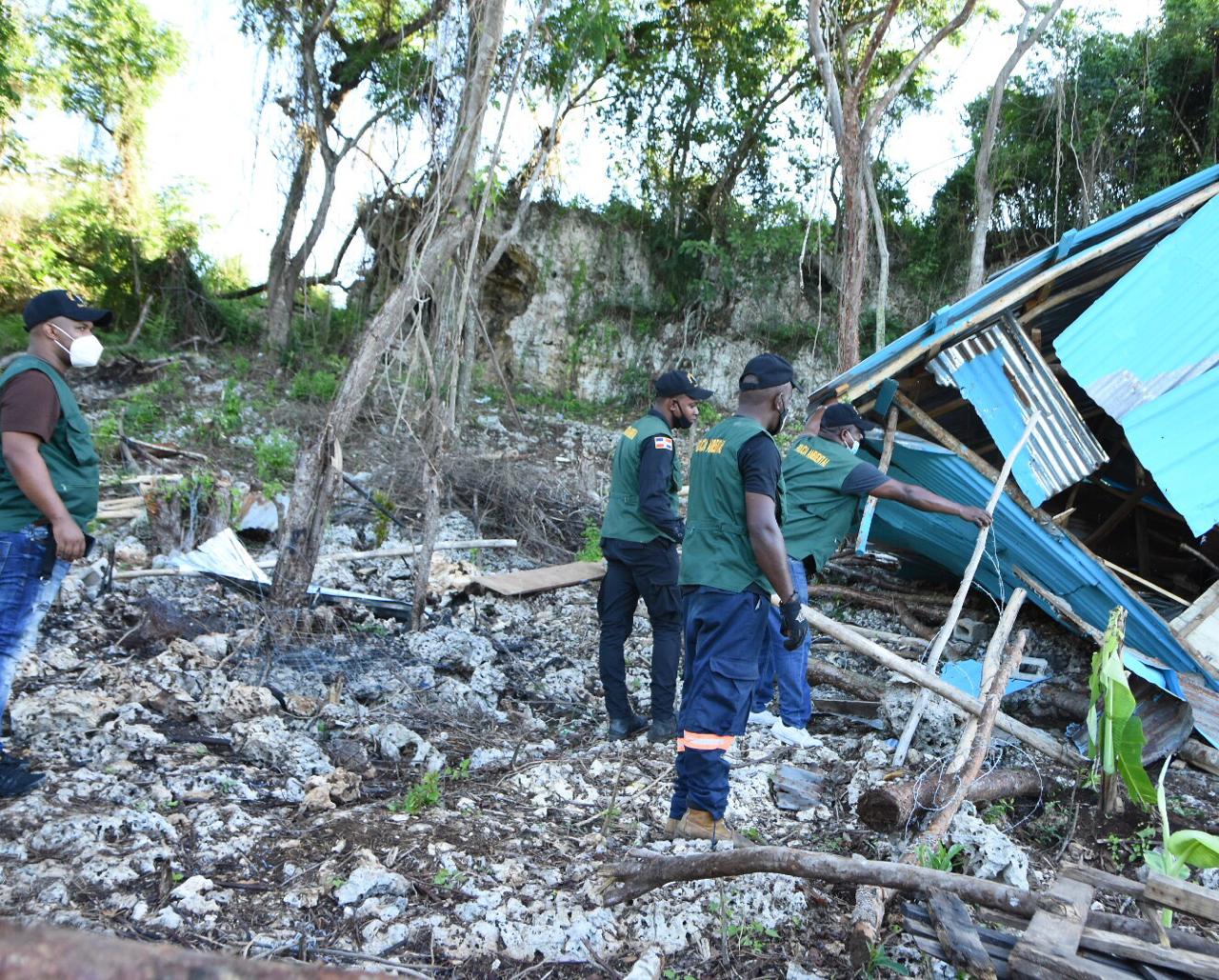 Medio Ambiente desocupa área invadida en Los Farallones de Santo Domingo Este