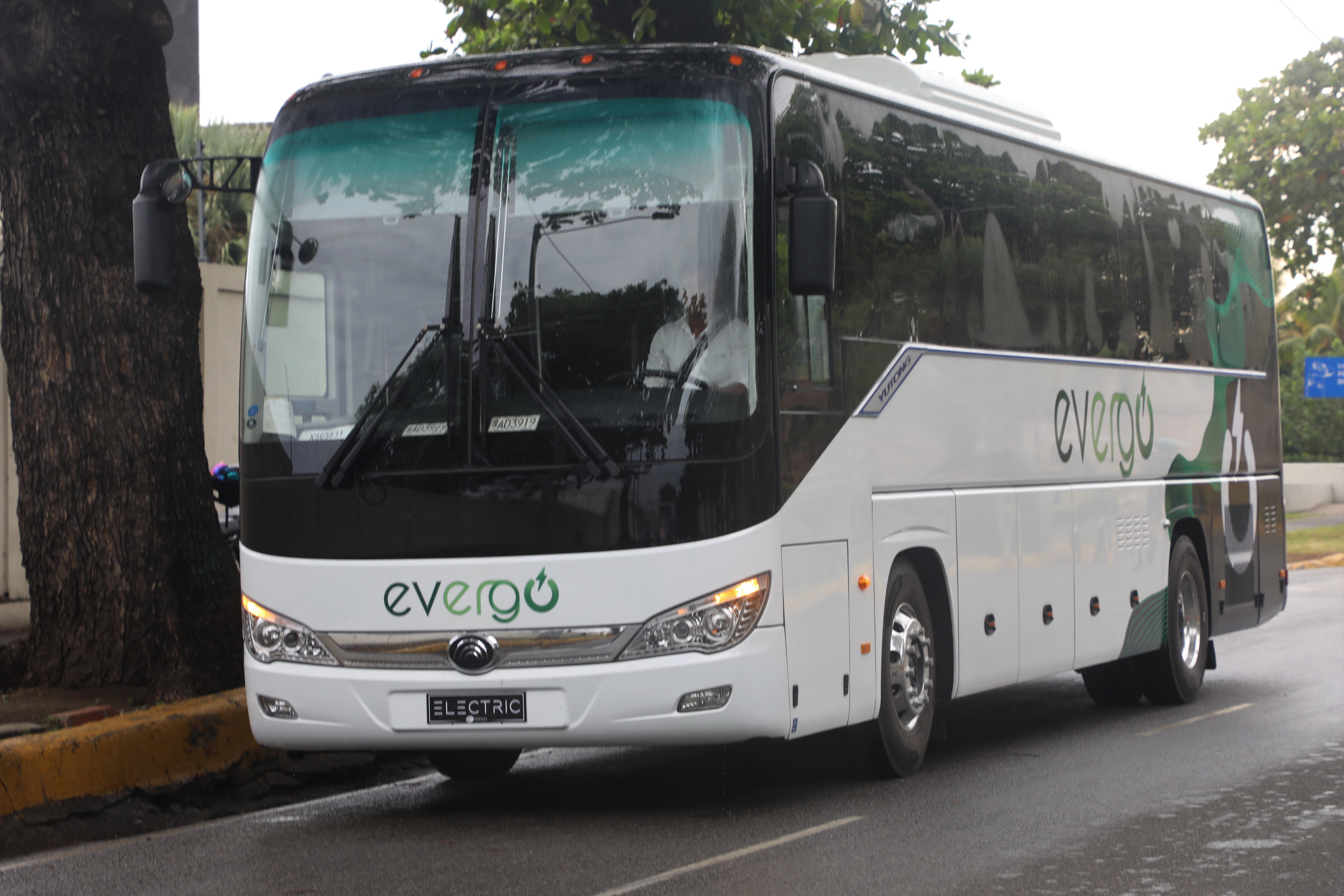 Presentan el primer autobús eléctrico de la República Dominicana