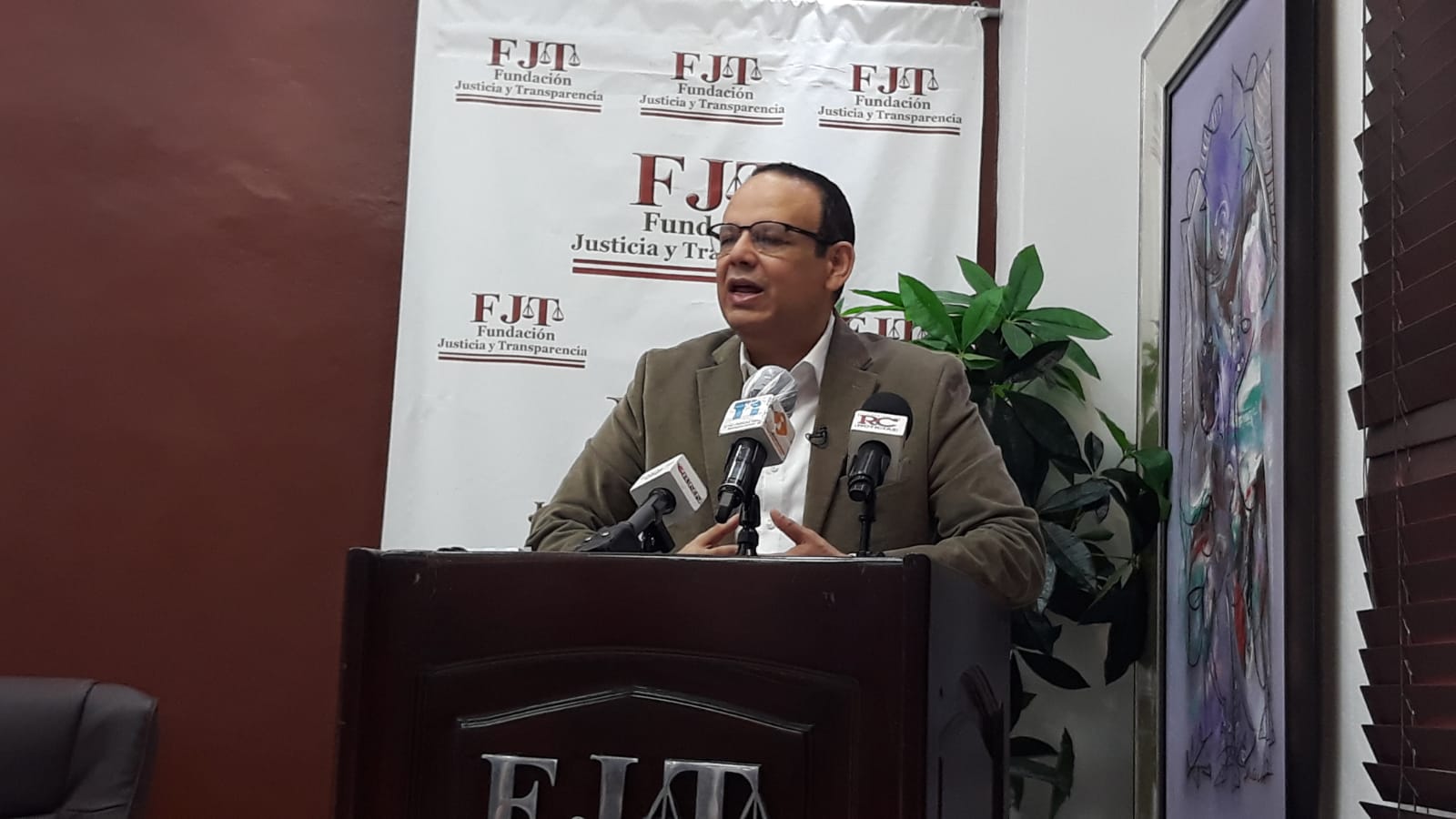 Video | FJT presentará proyecto de ley "programa se asistencia social legislativo" para institucionalizar barrilito y cofrecito