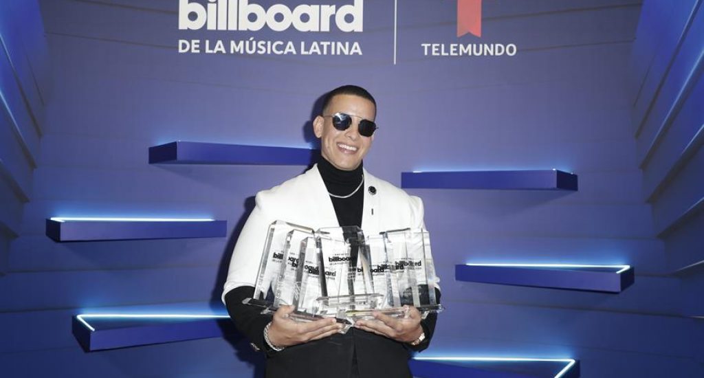 Luis Fonsi, Daddy Yankee y Carlos Vives triunfan en premios Billboard de música latina