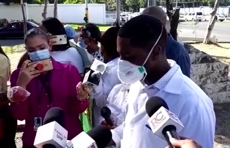 Video | Médicos exigen reposición de galenos cancelados en el Plan Social de la Presidencia