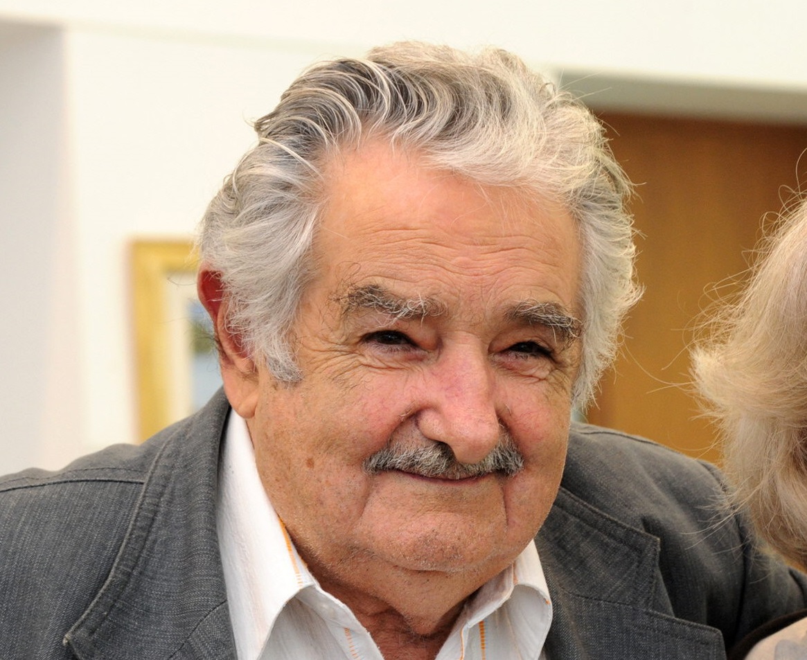 Expresidente uruguayo Mujica renuncia al Senado, se retira de la política activa