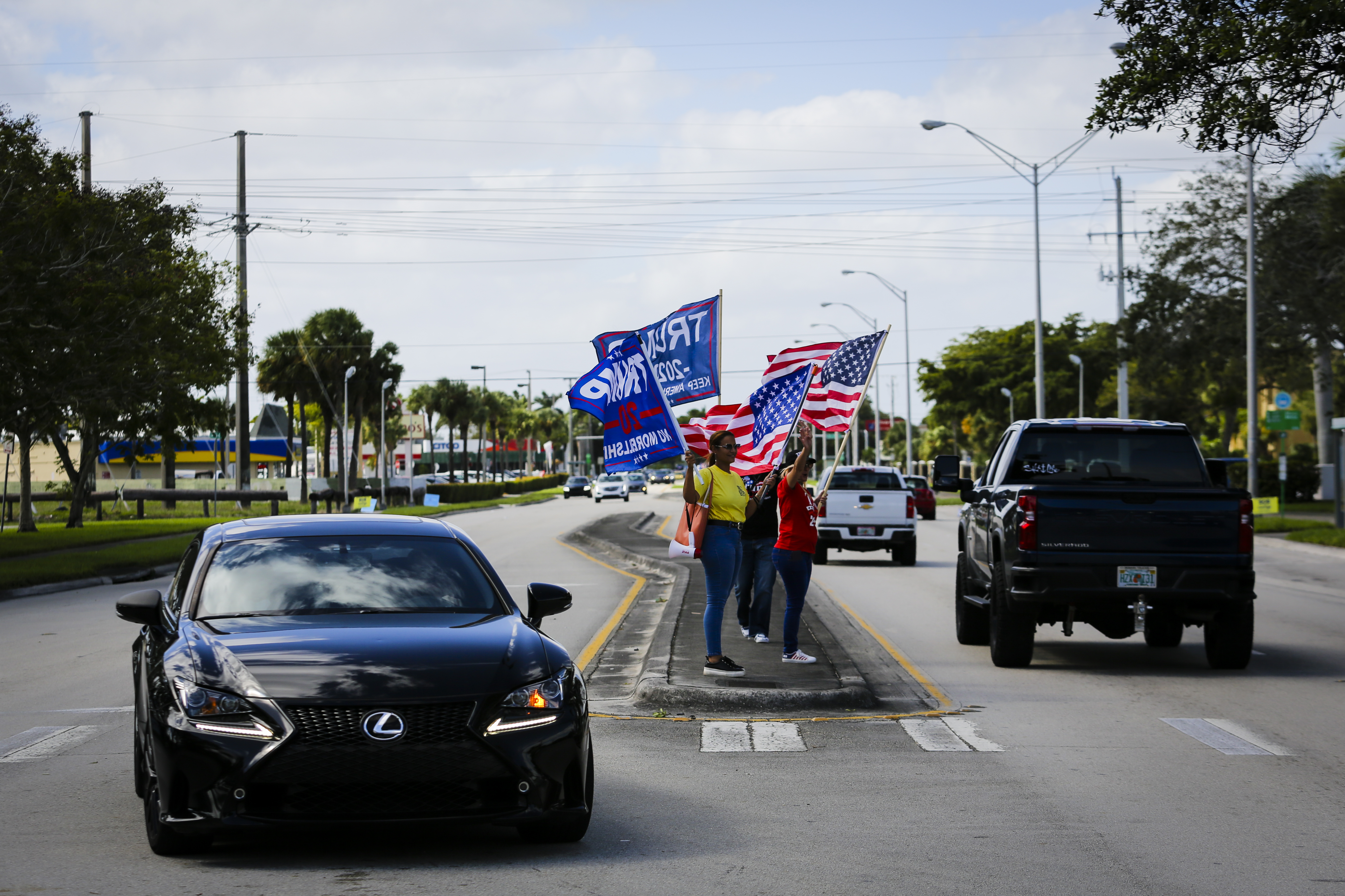 Hispanos temerosos del socialismo contribuyeron a la victoria de Trump en Florida