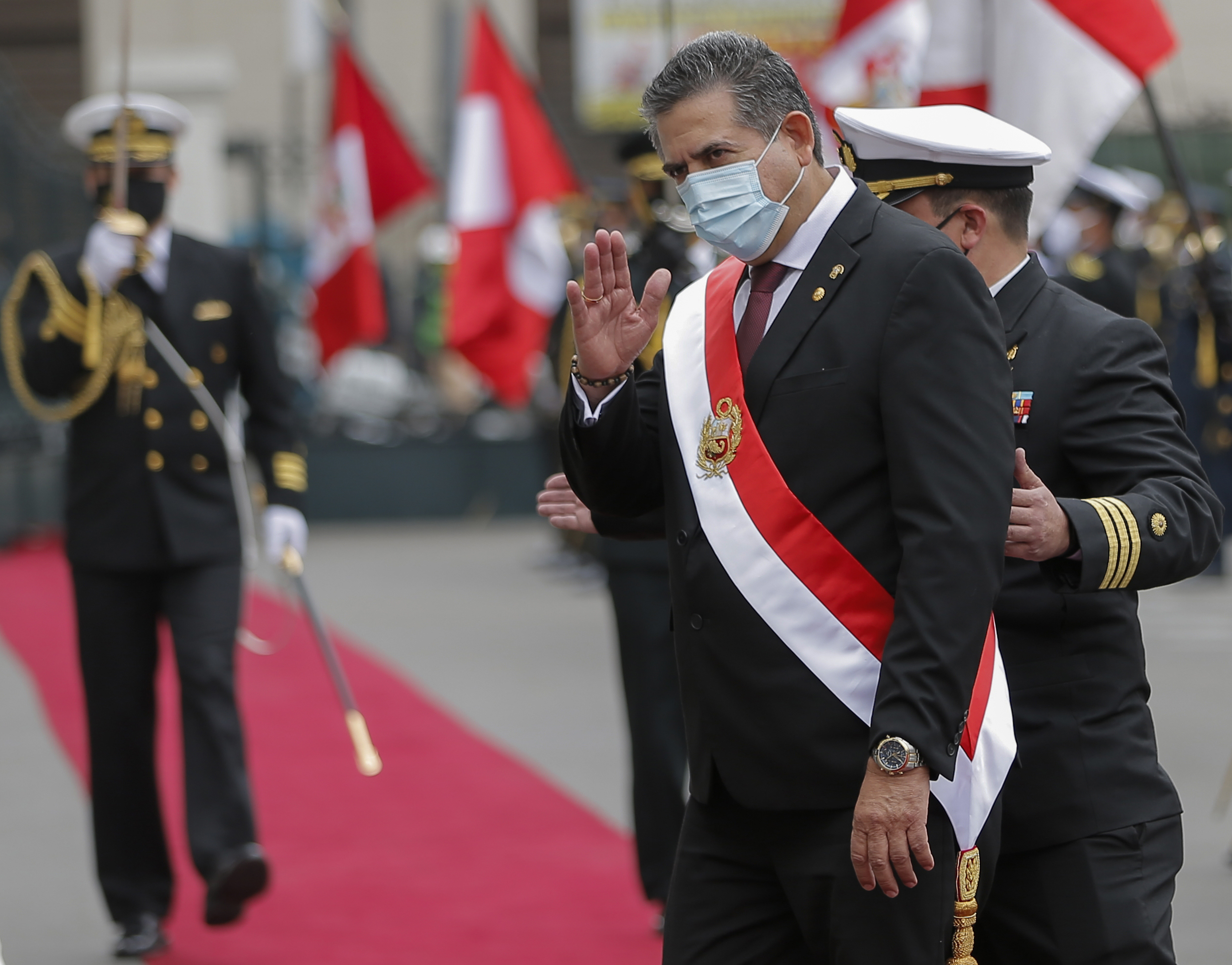 El jefe parlamentario Manuel Merino asume como presidente de Perú