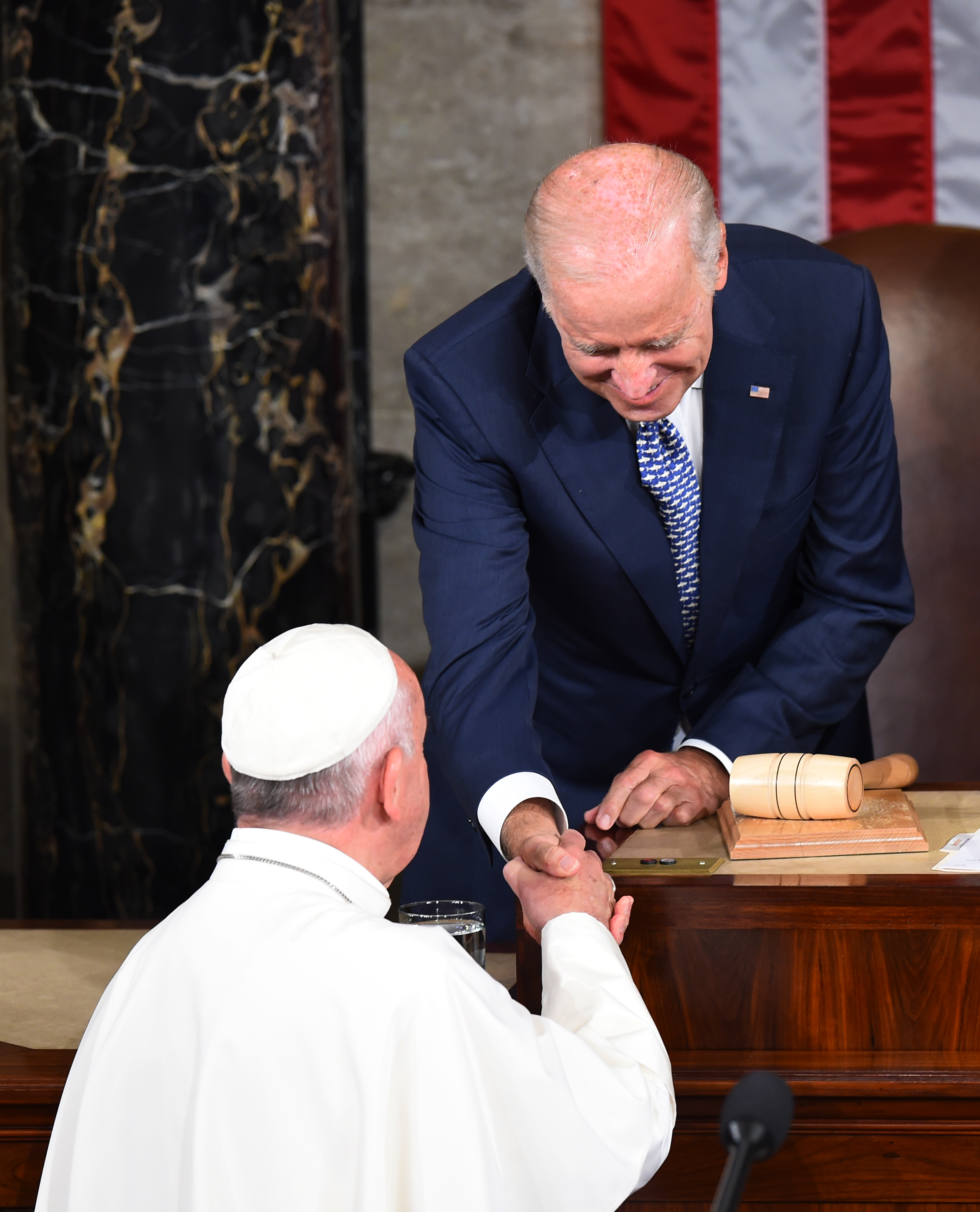 El papa Francisco habló por teléfono con Joe Biden para felicitarlo
